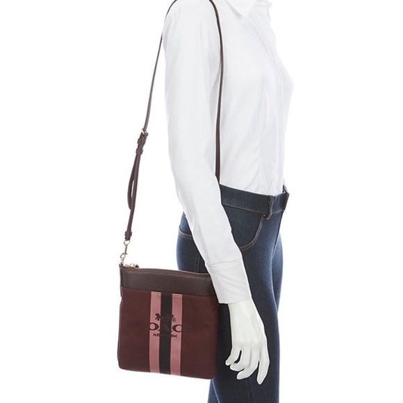 Final sale ✨COACH Kitt Horse & Carriage Messenger - Picture 8 of 8